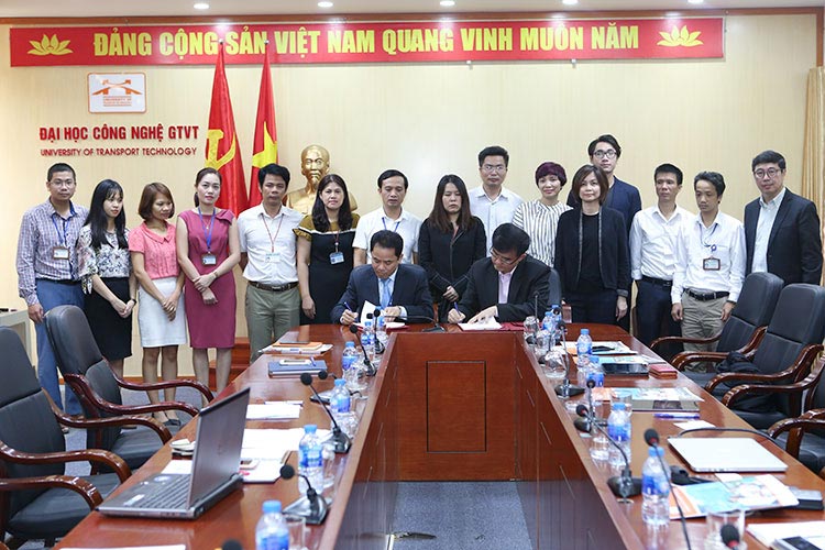 Lễ ký thỏa thuận hợp tác với Trường GSTM Singapore